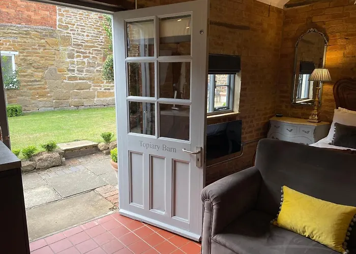 Topiary Barn - Stylish Accommodation In Rutland